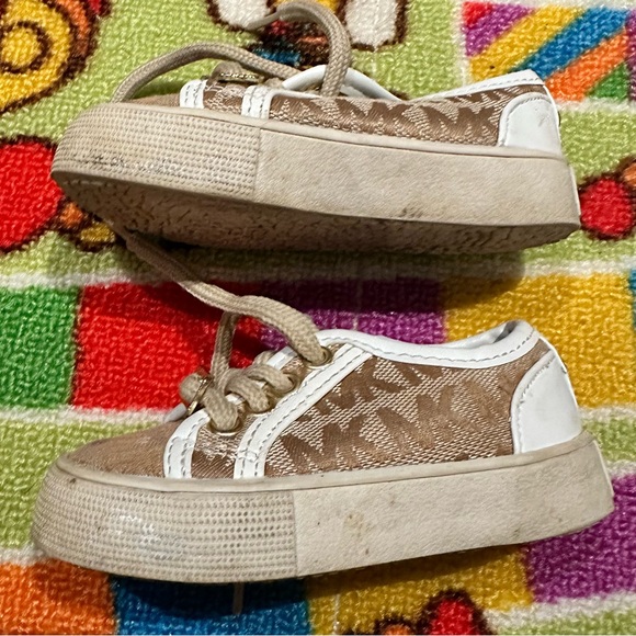 MK toddler girl 👧 shoes 👟 - Picture 2 of 9